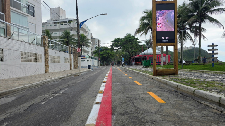 Guarujá revitaliza sinalização da ciclofaixa da Praia do Tombo